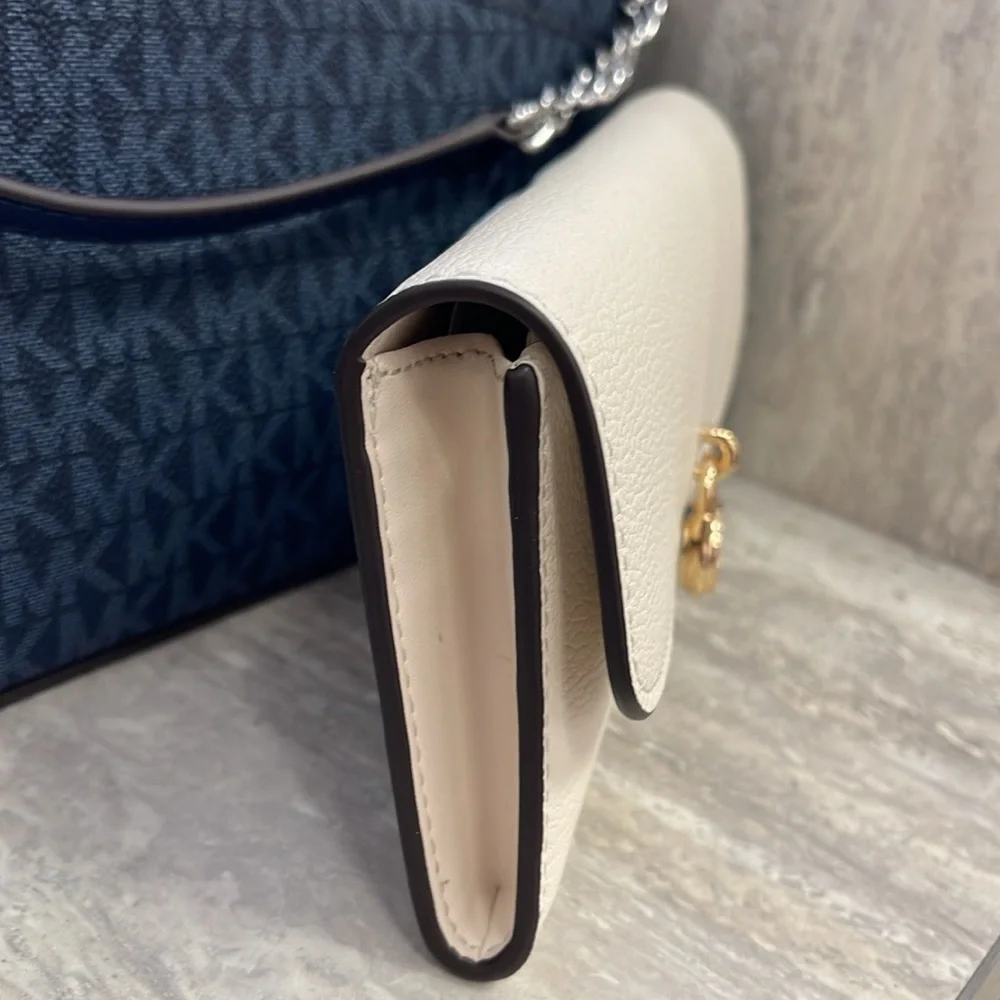 Michael Kors Hamilton Large Leather Continental Wallet
Light Cream
NWT
L - Picture 4 of 16